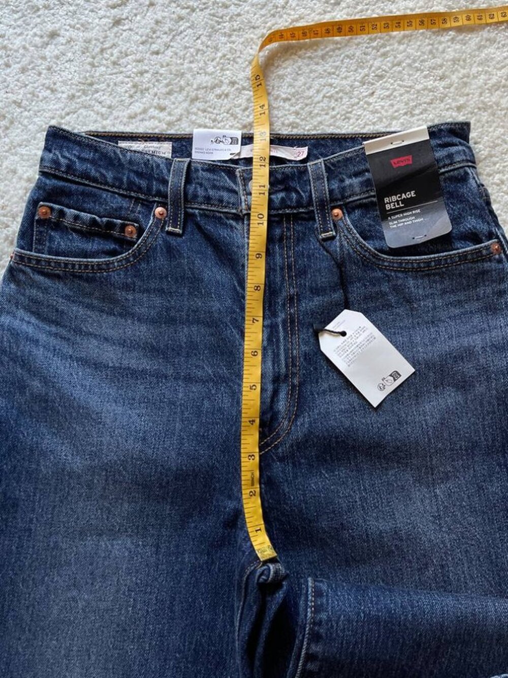 NWT Levi’s Premium Ribcage Bell High Rise Women’s Jeans Size 27/30 - Picture 9 of 13